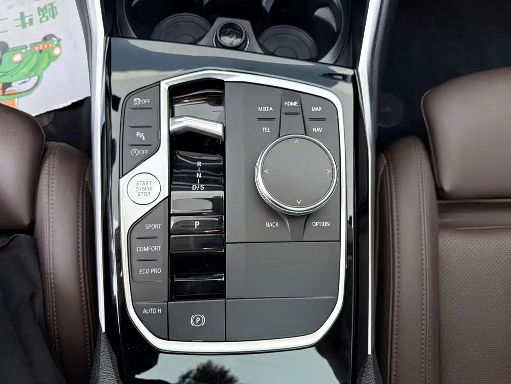 BMW 3 Series 2023 — фото 11