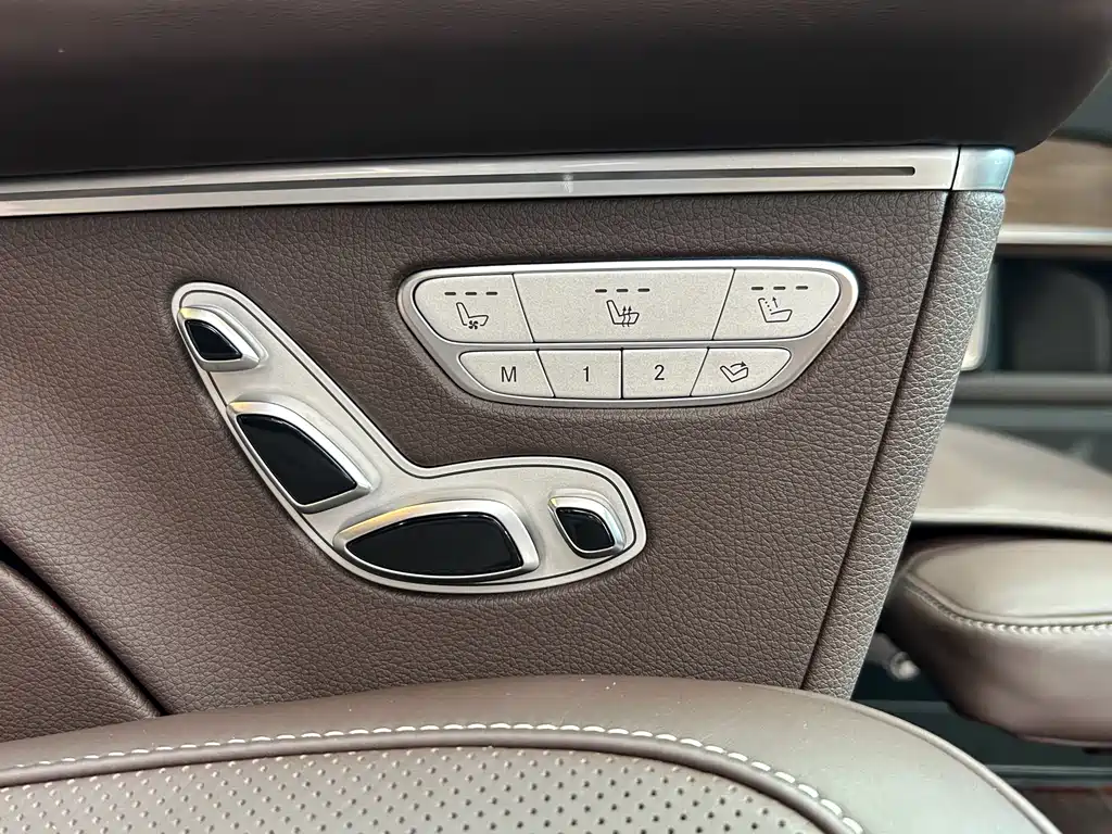Mercedes-Benz V-Class 2024 — фото 17