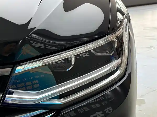 Volkswagen Tiguan L Plug-In Hybrid 2025