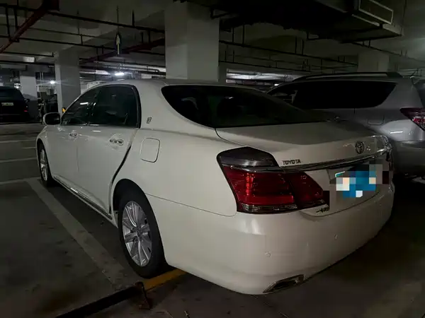 Toyota Crown 2014
