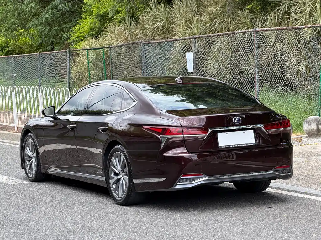 Lexus LS 2019 — фото 18