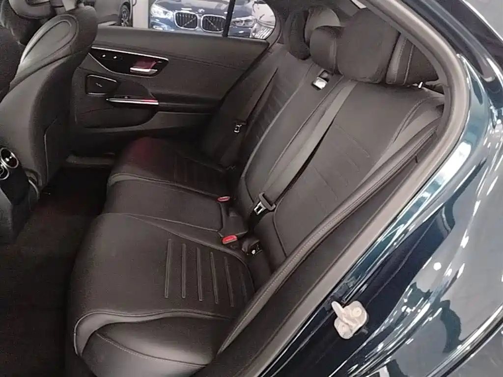 Mercedes-Benz C-Class 2024 — фото 17