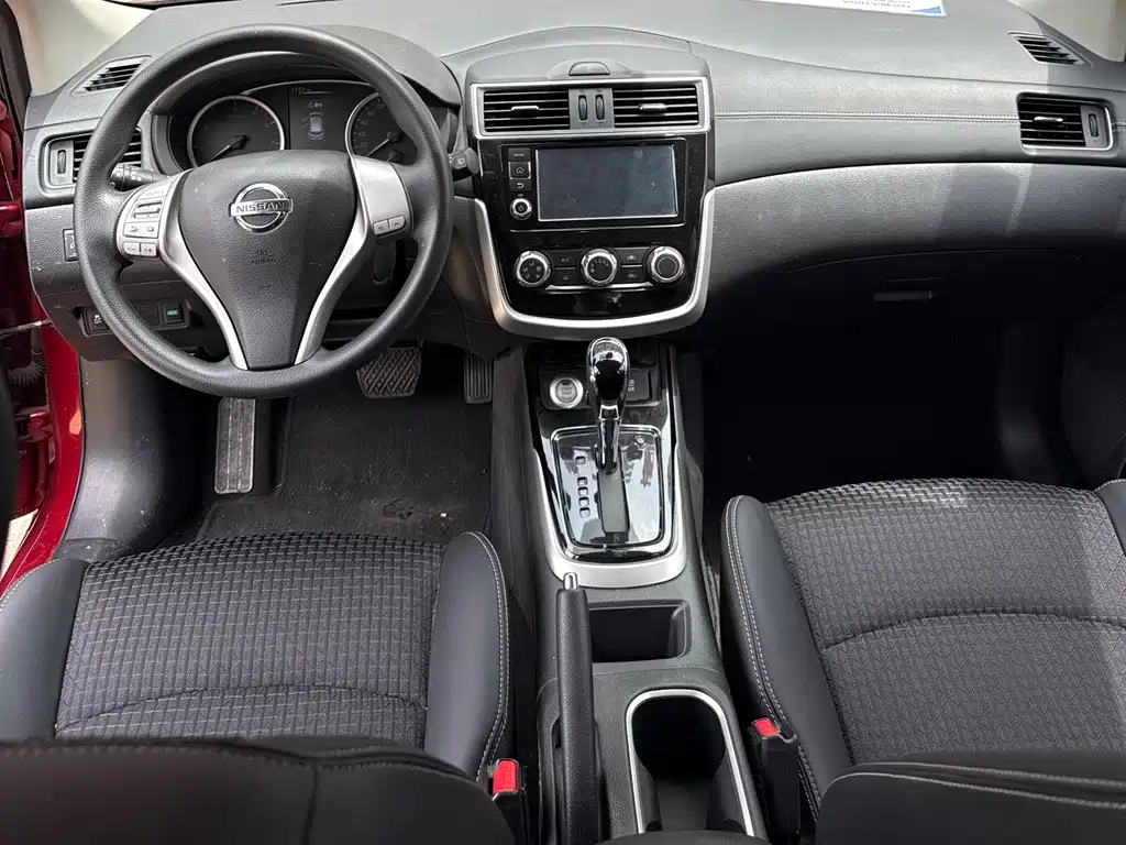Nissan Tiida 2017 — фото 10