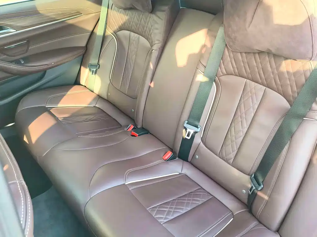 BMW 5 Series 2019 — фото 18