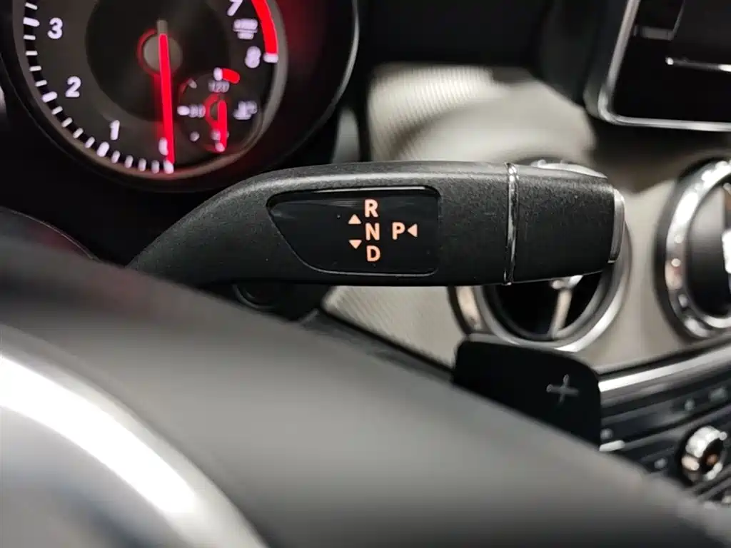 Mercedes-Benz GLA 2016 — фото 14