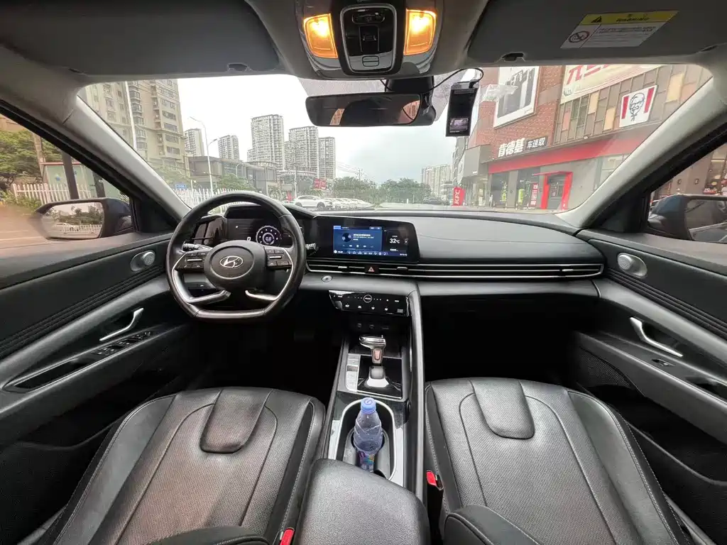 Hyundai Elantra 2022