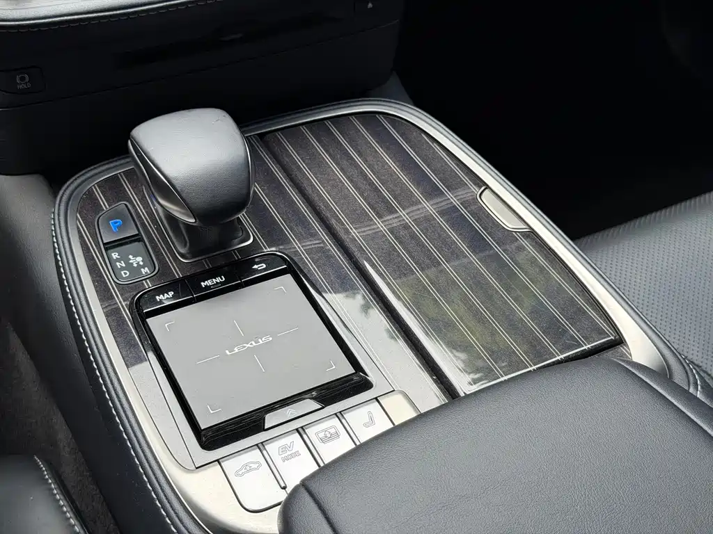 Lexus LS 2019 — фото 14