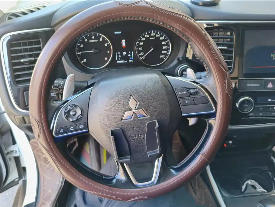 Mitsubishi Outlander 2021 — фото 15