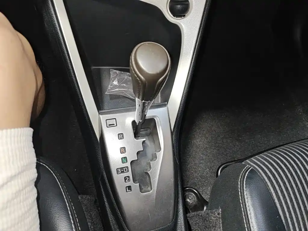 Toyota Yaris L 2015 — фото 14