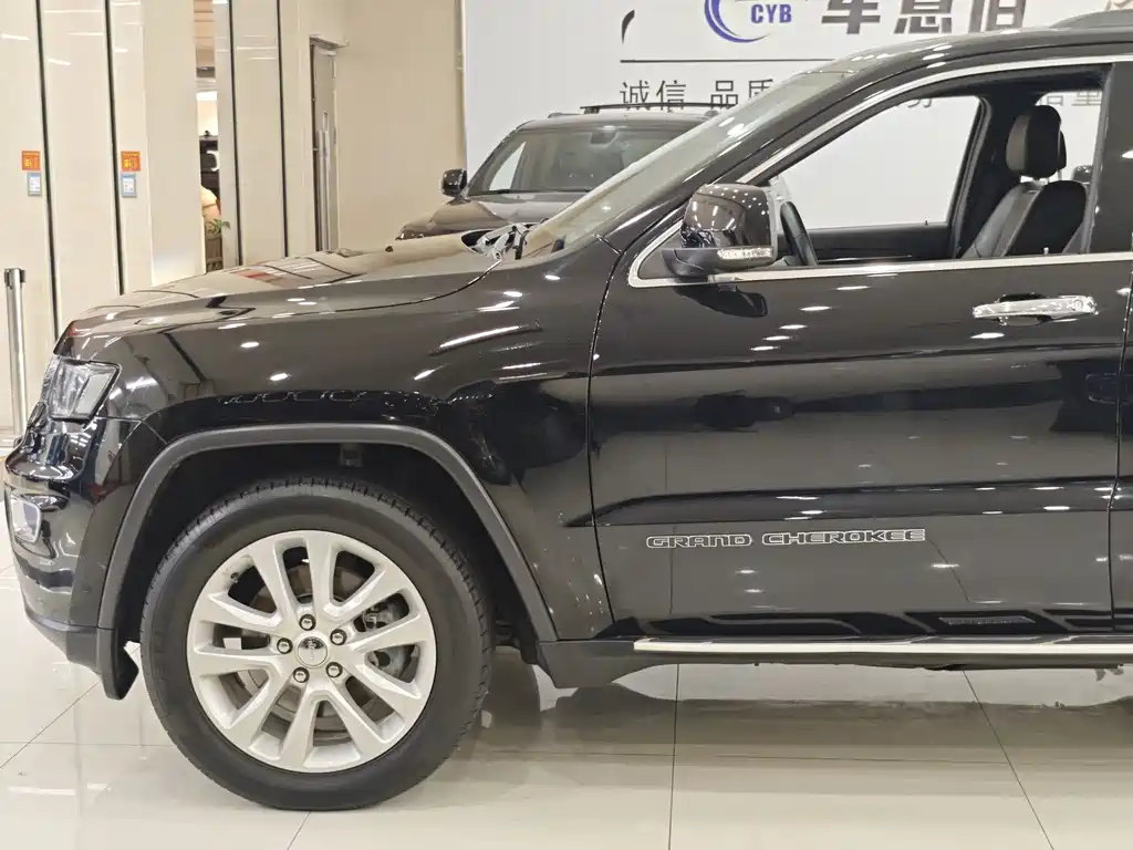 Jeep Grand Cherokee 2019 — фото 16