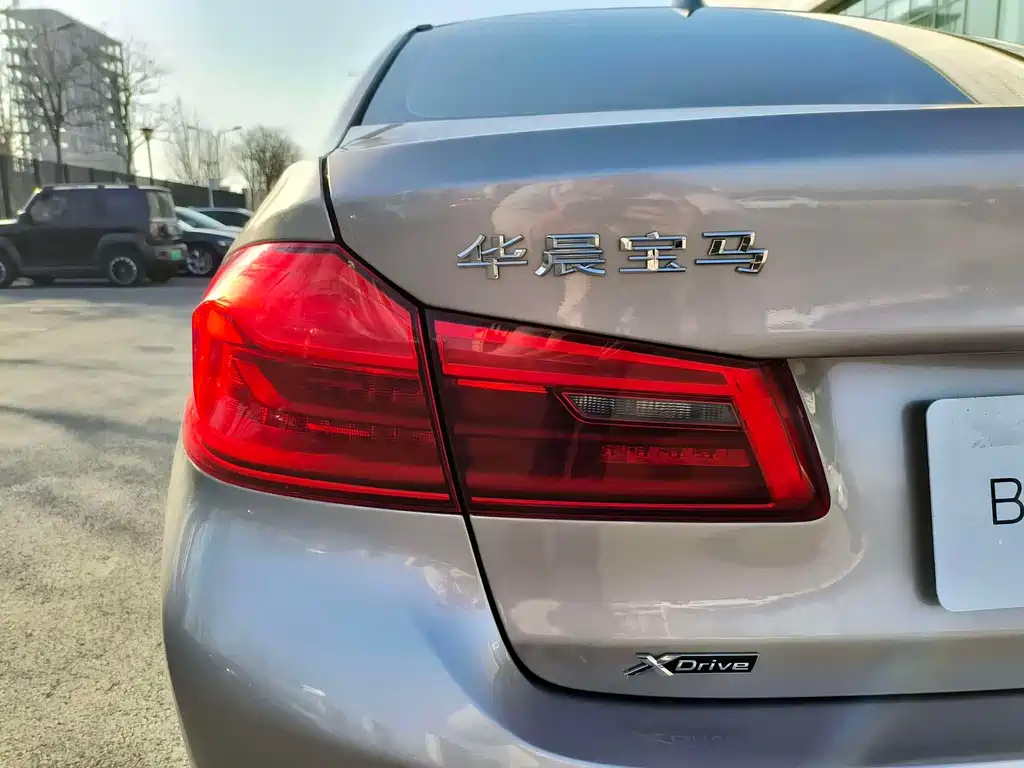 BMW 5 Series 2019 — фото 15