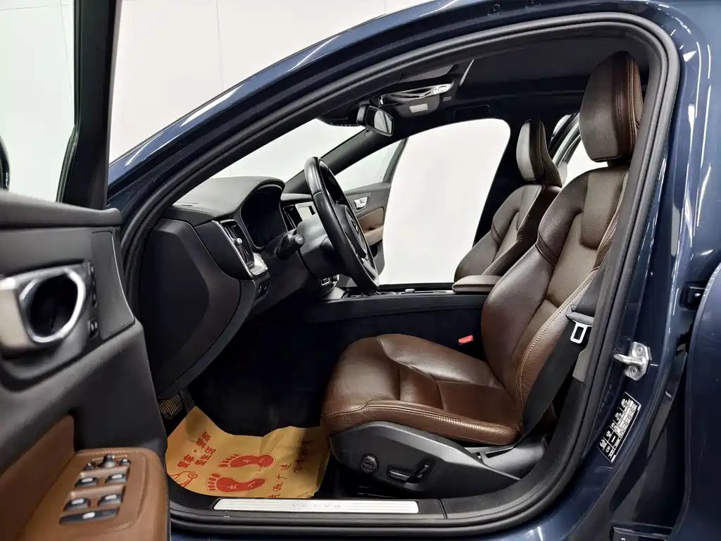 Volvo S60 2021 — фото 11