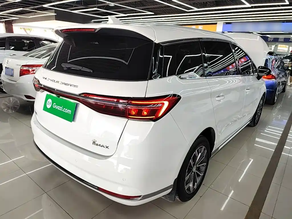 BYD MAX 2021