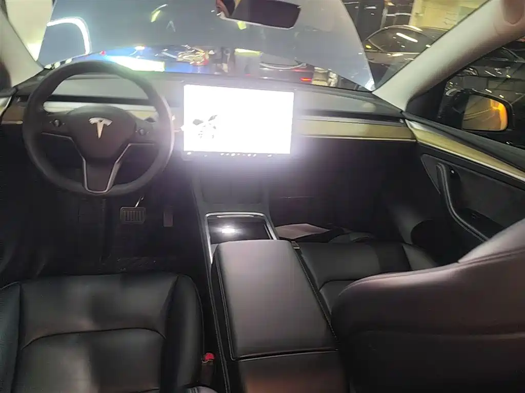 Tesla Model Y 2022 — фото 10