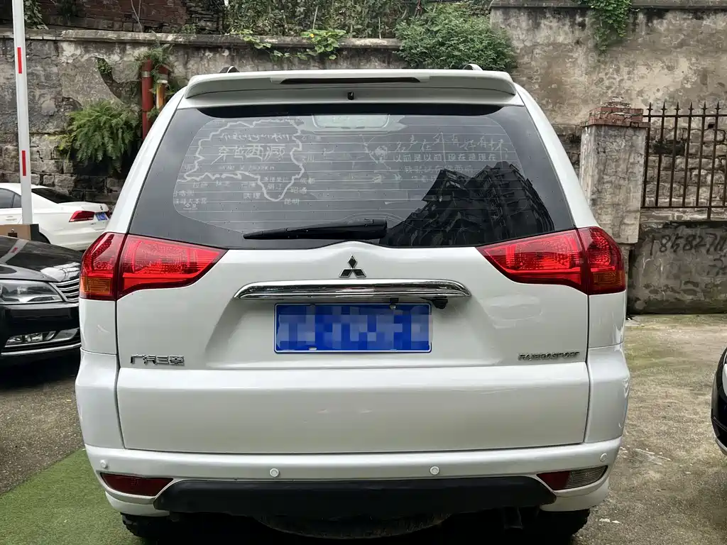 Mitsubishi Pajero Sport 2015 — фото 8