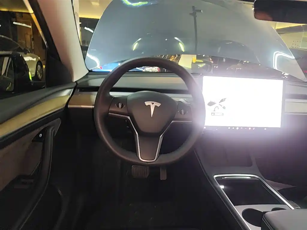 Tesla Model Y 2022 — фото 11