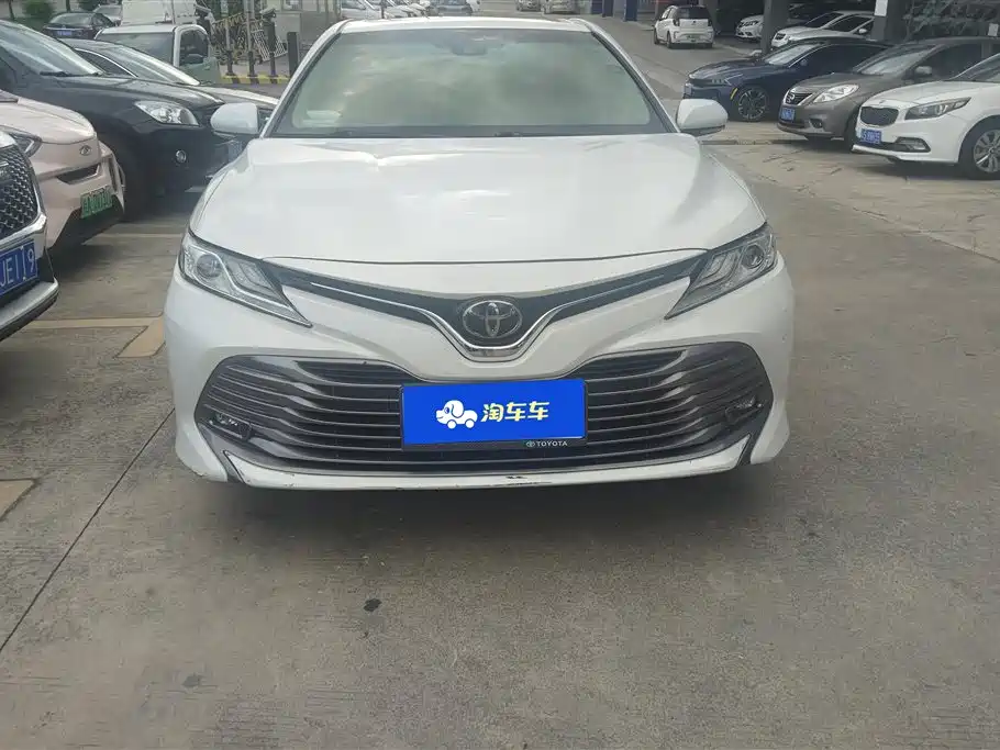 Toyota Camry 2020 — фото 2