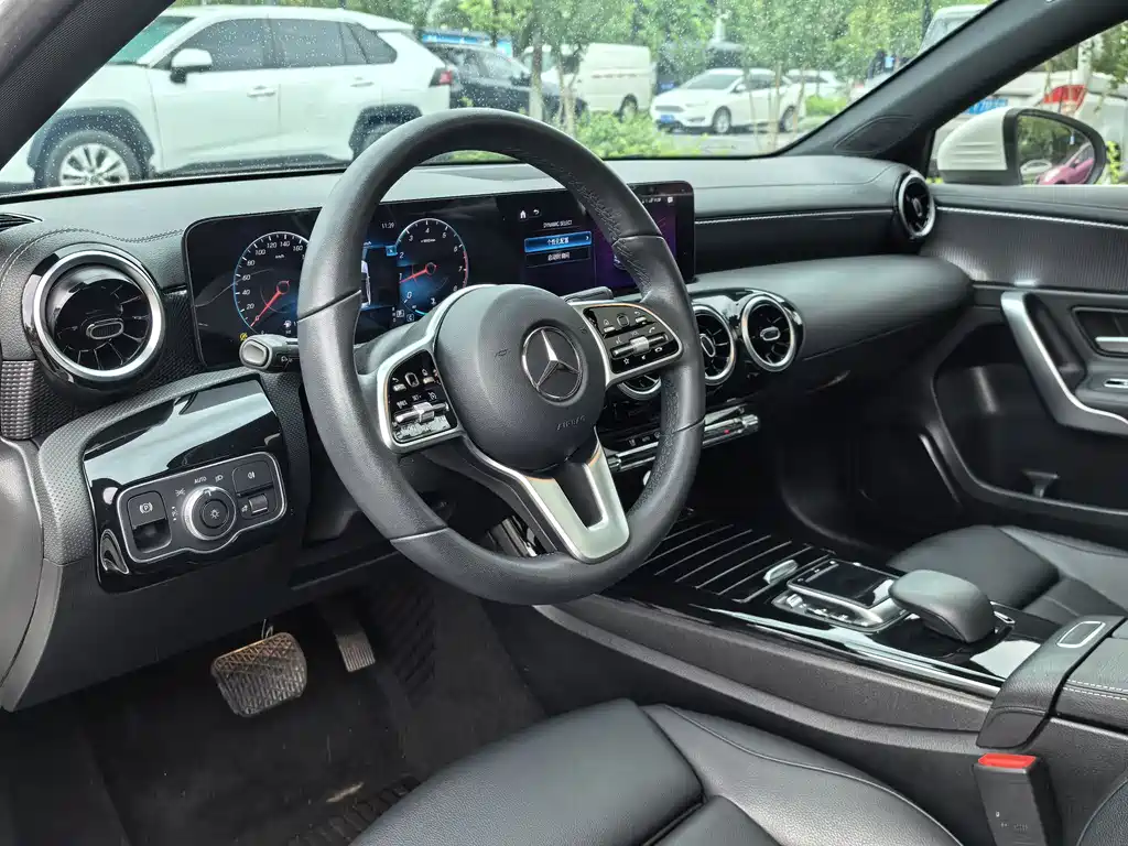 Mercedes-Benz A-Class 2021 — фото 9