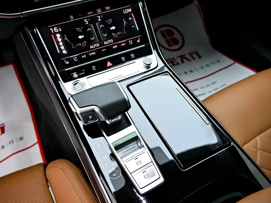 Audi A8 2025 — фото 18