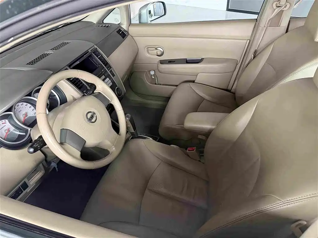 Nissan Tiida 2010
