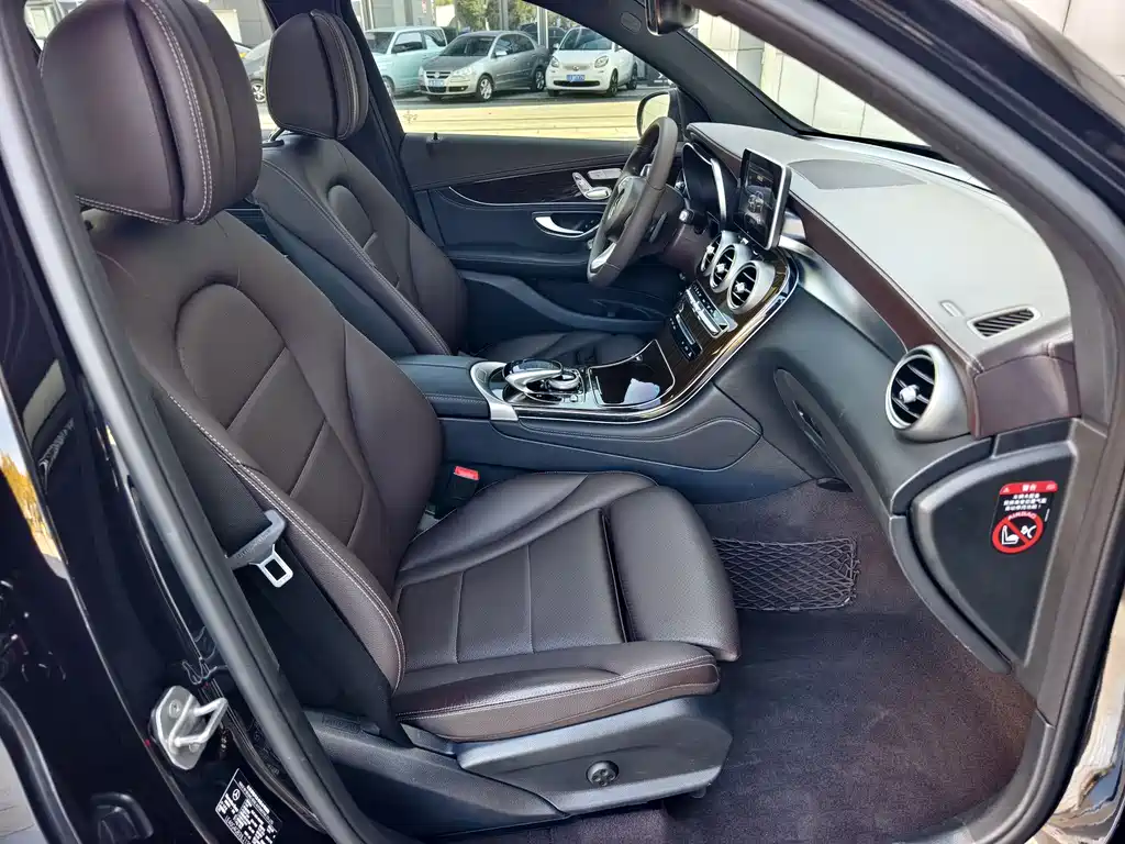 Mercedes-Benz GLC 2018 — фото 11