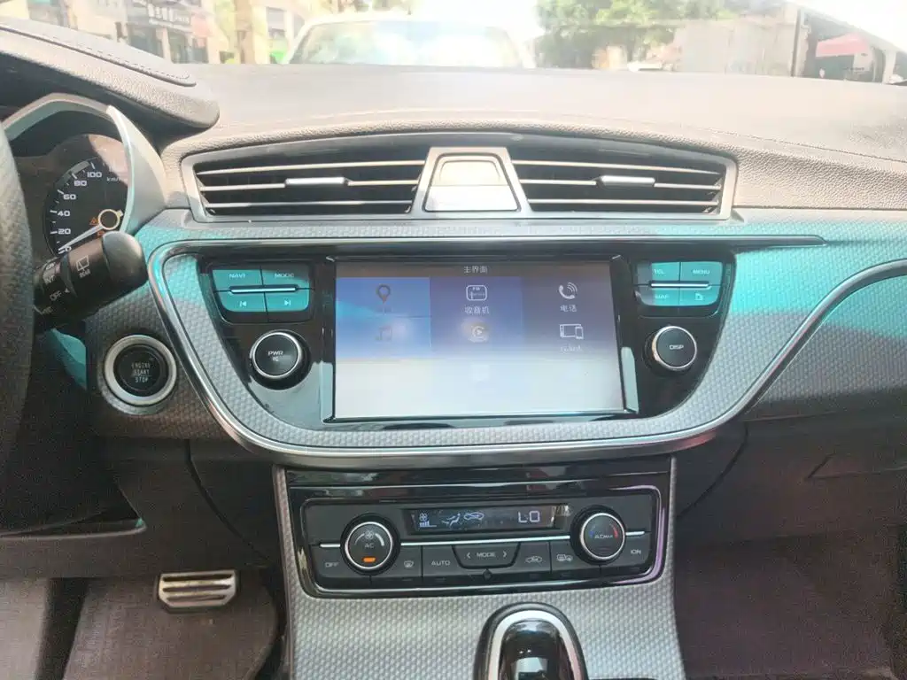 Geely Emgrand GS 2017 — фото 14