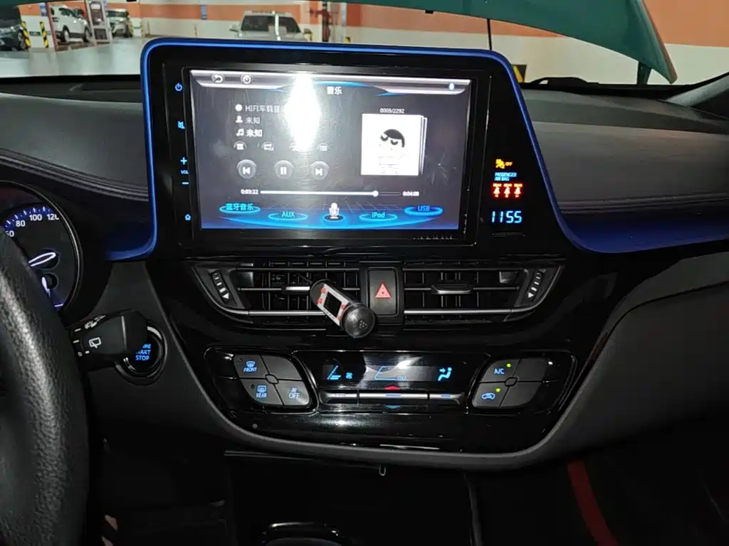 Toyota C-HR 2018 — фото 13