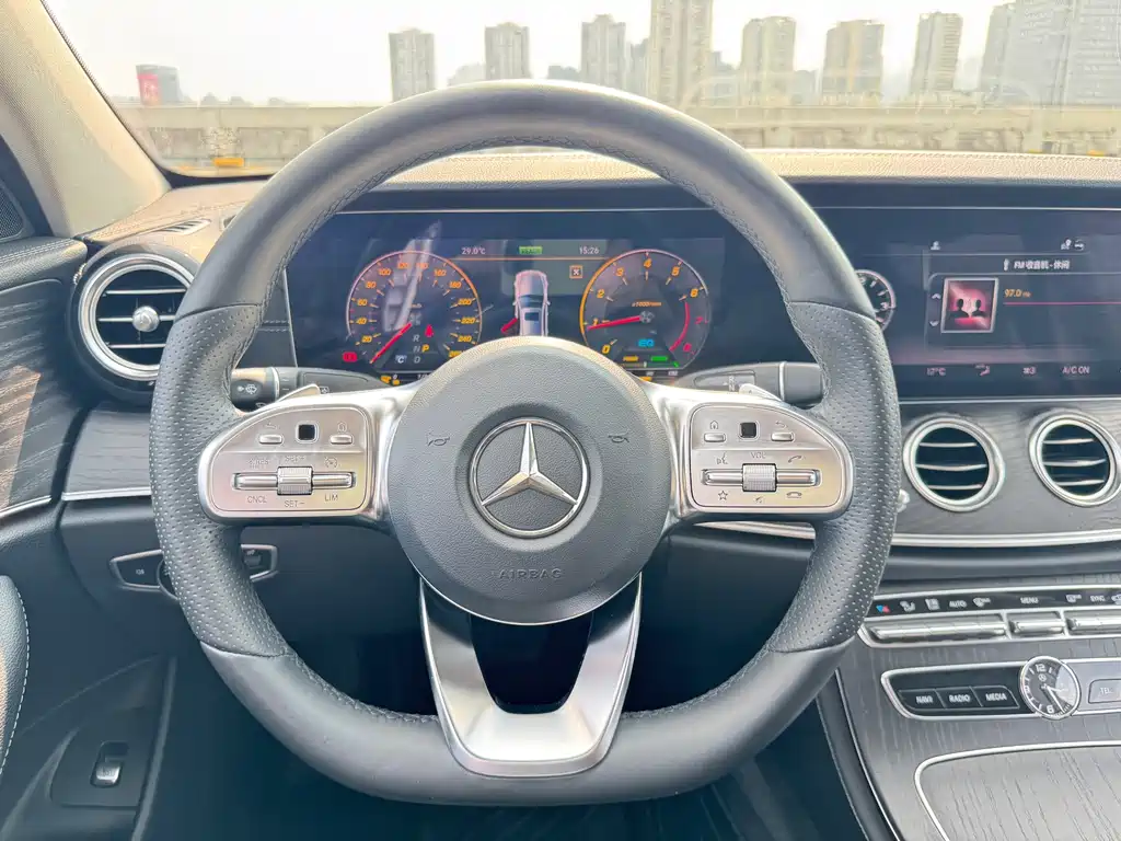 Mercedes-Benz E-Class 2019 — фото 13