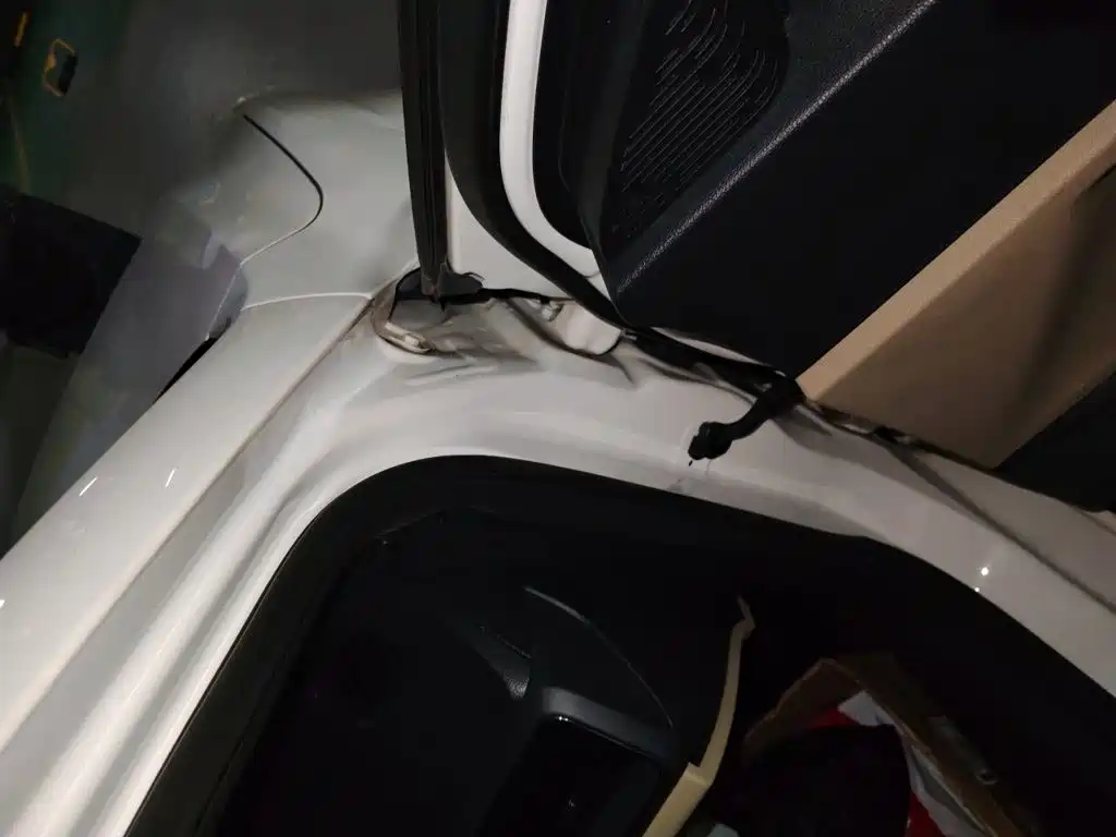 Ford Escort 2016 — фото 21