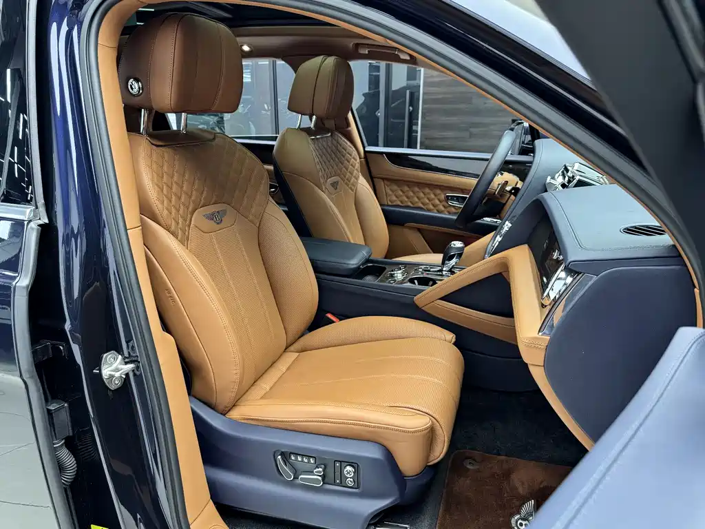 Bentley Bentayga Plug-In Hybrid 2021 — фото 7