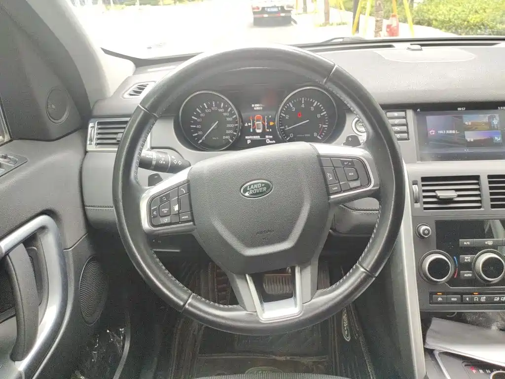 Land Rover Discovery Sport 2016 — фото 11