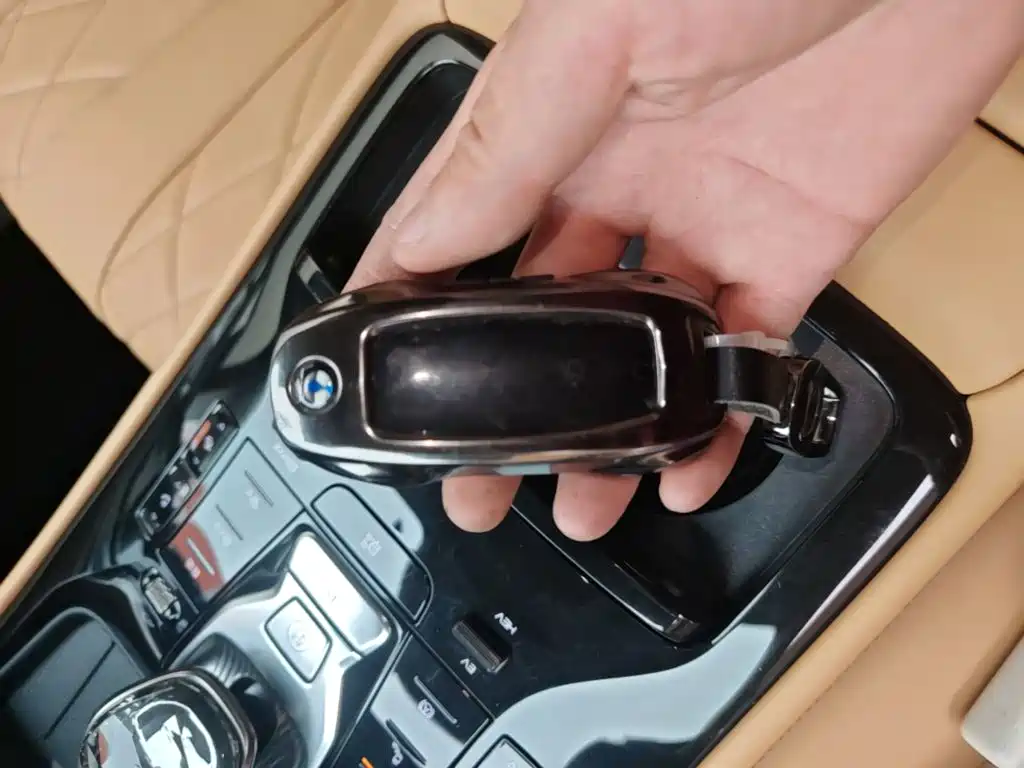 Denza D9 2025 — фото 9