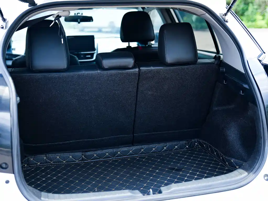 Toyota Yaris L 2022 — фото 20