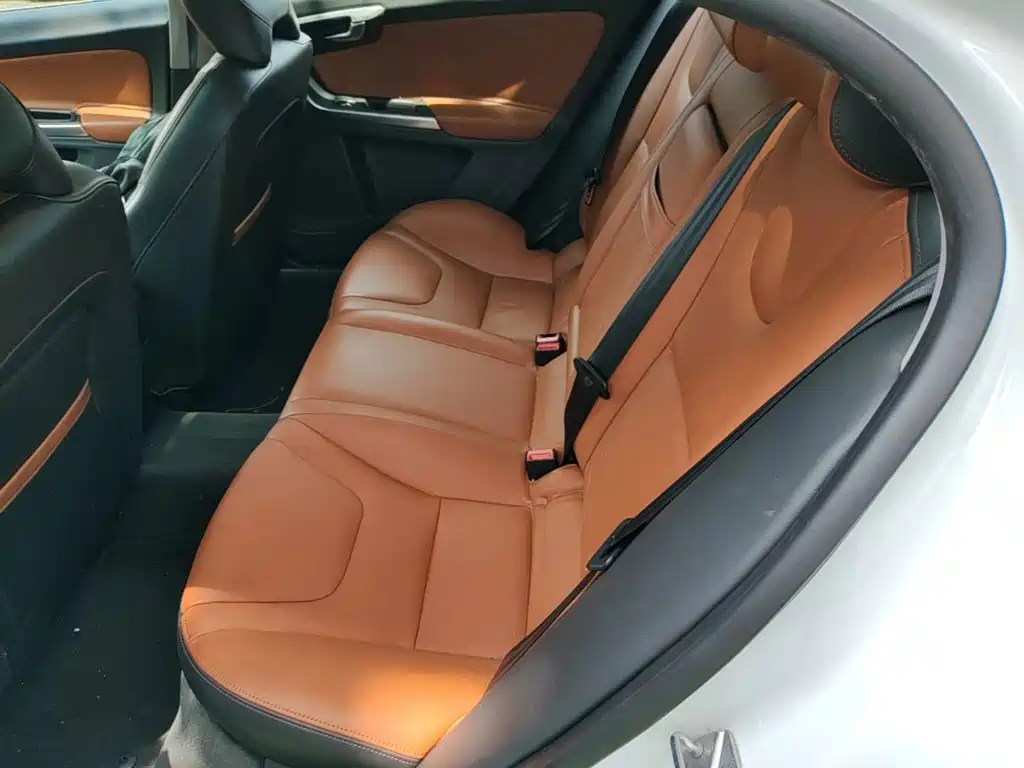Volvo S60 2017 — фото 17