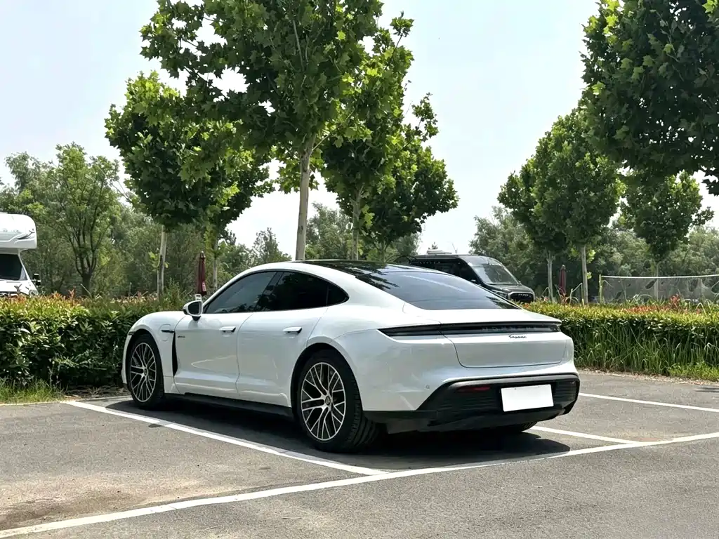 Porsche Taycan 2021 — фото 14