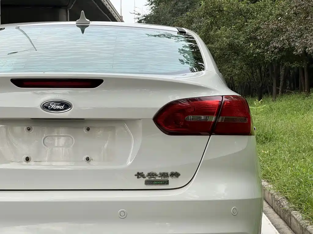 Ford Focus 2016 — фото 13