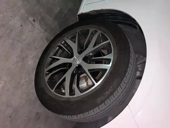 Geely Emgrand 2023