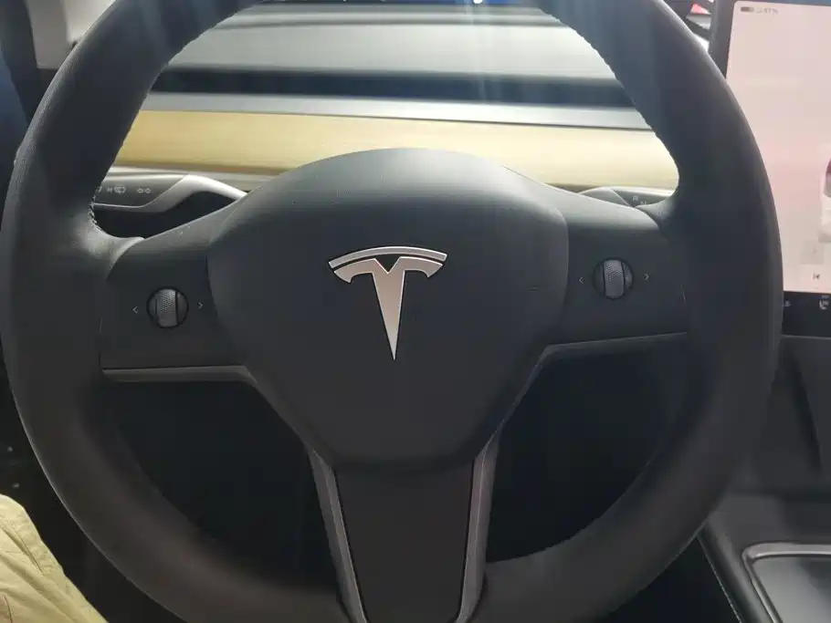 Tesla Model Y 2022 — фото 15