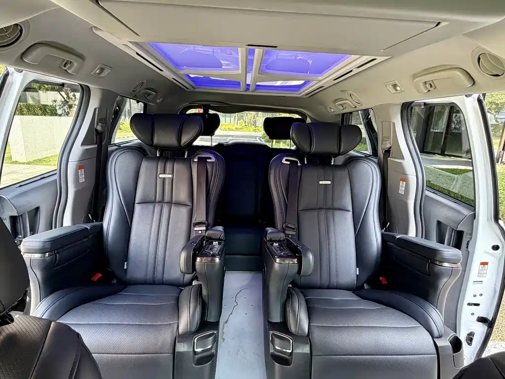 Toyota Sienna 2017 — фото 21