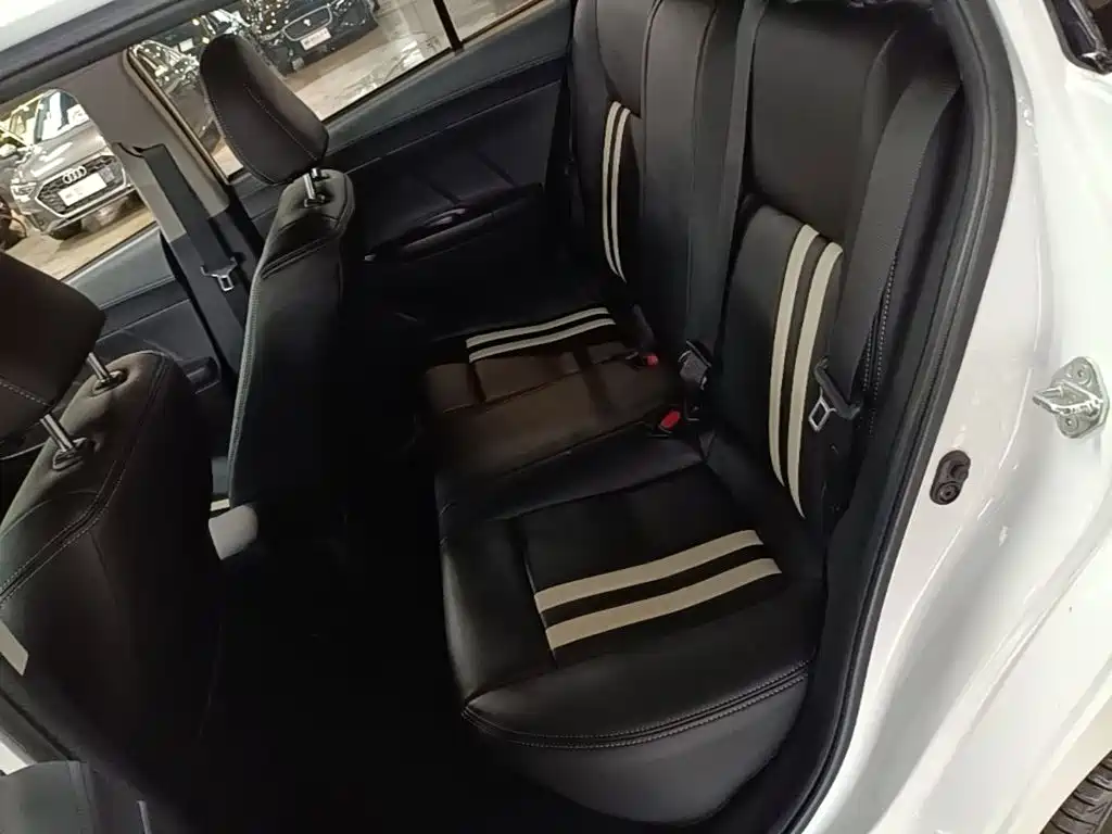 Toyota Yaris L 2019 — фото 17