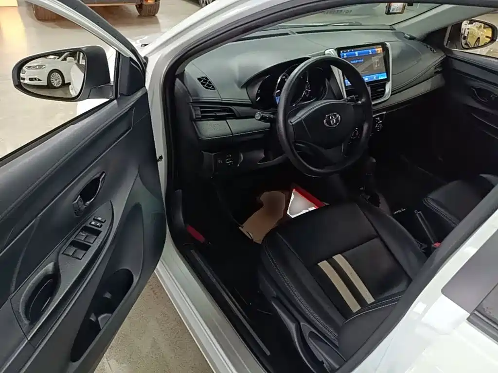 Toyota Yaris L 2019 — фото 16