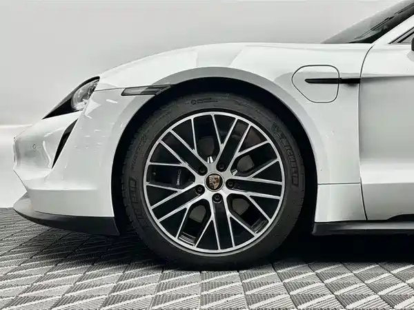 Porsche Taycan 2021