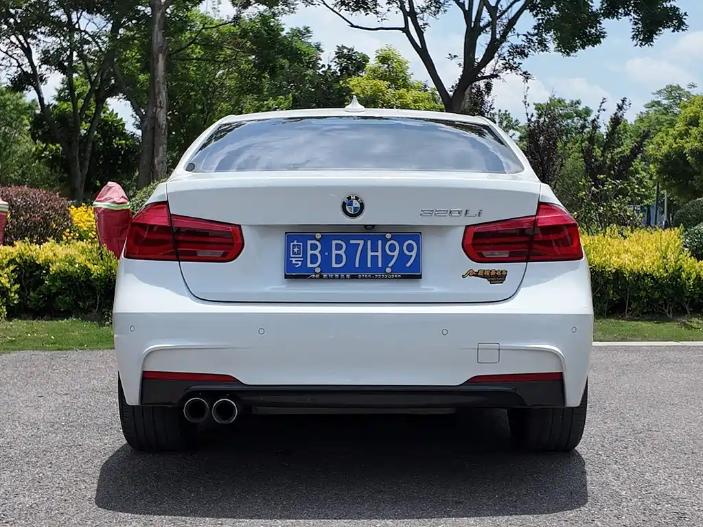 BMW 3 Series 2018 — фото 14