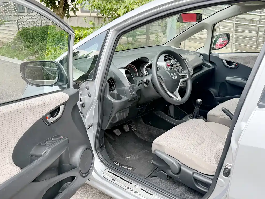 Honda Fit 2010 — фото 4