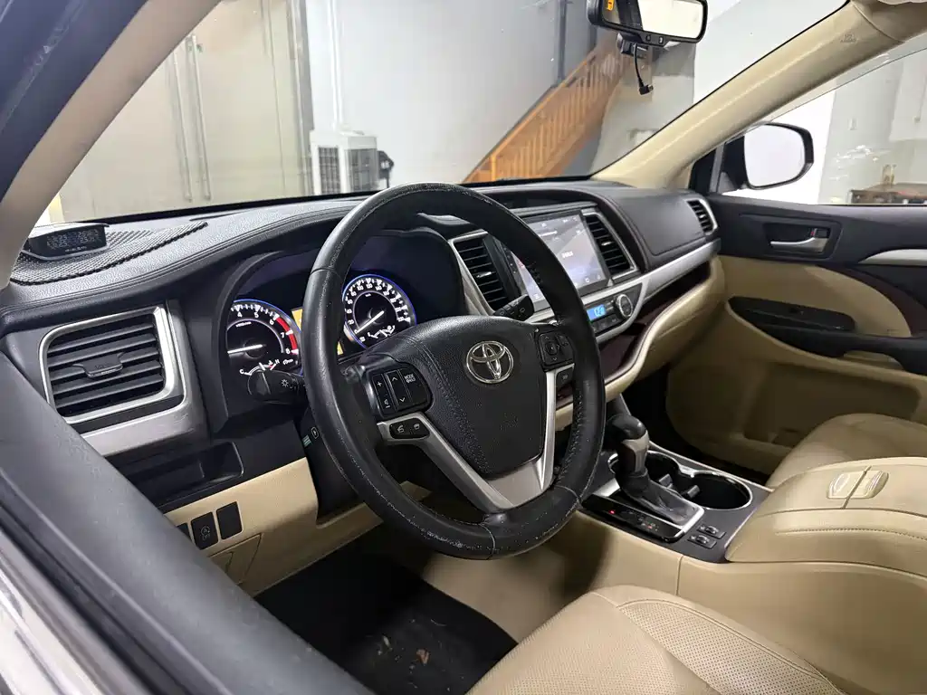Toyota Highlander 2017 — фото 8