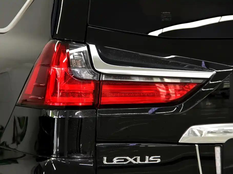 Lexus LX 2020 — фото 36