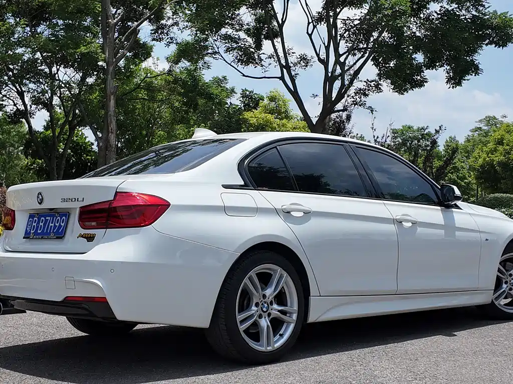 BMW 3 Series 2018 — фото 15