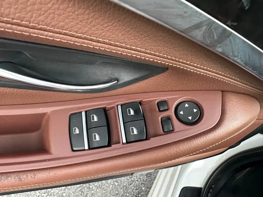 BMW 5 Series 2016 — фото 20
