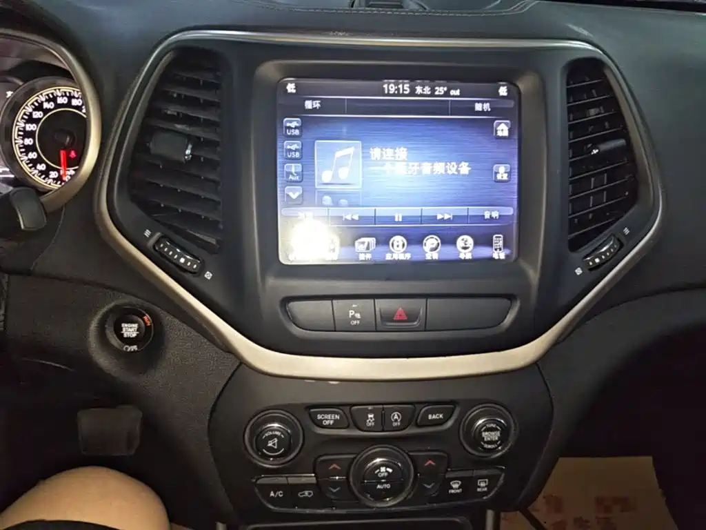 Jeep Cherokee 2018 — фото 13