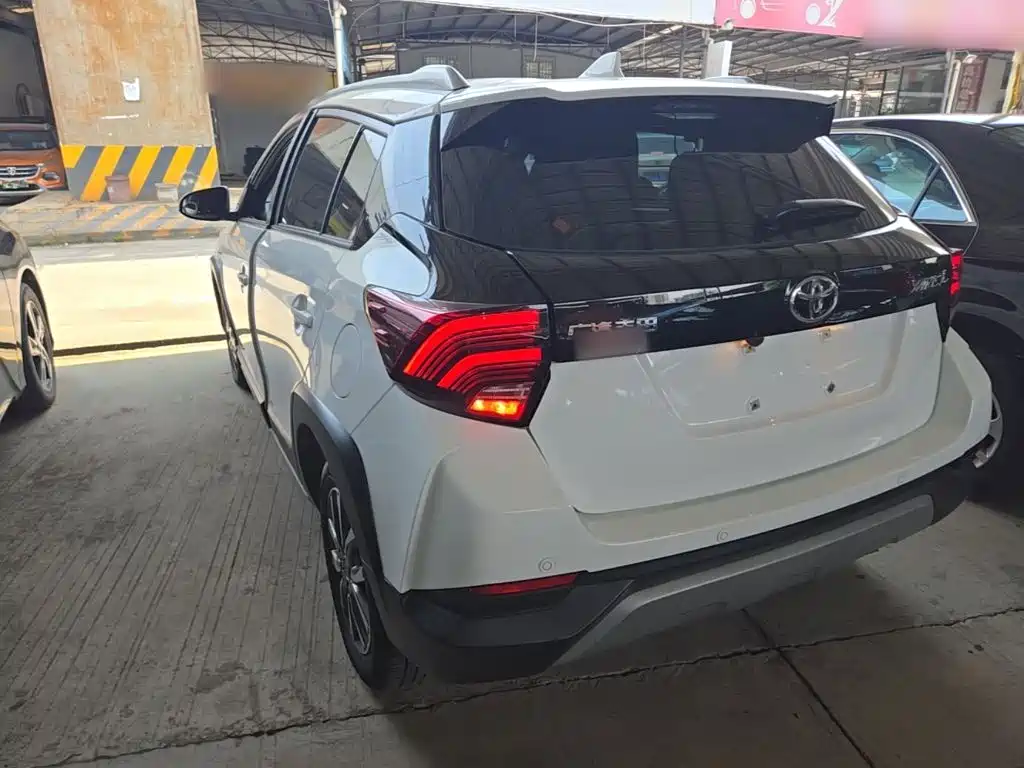 Toyota Yaris L 2023